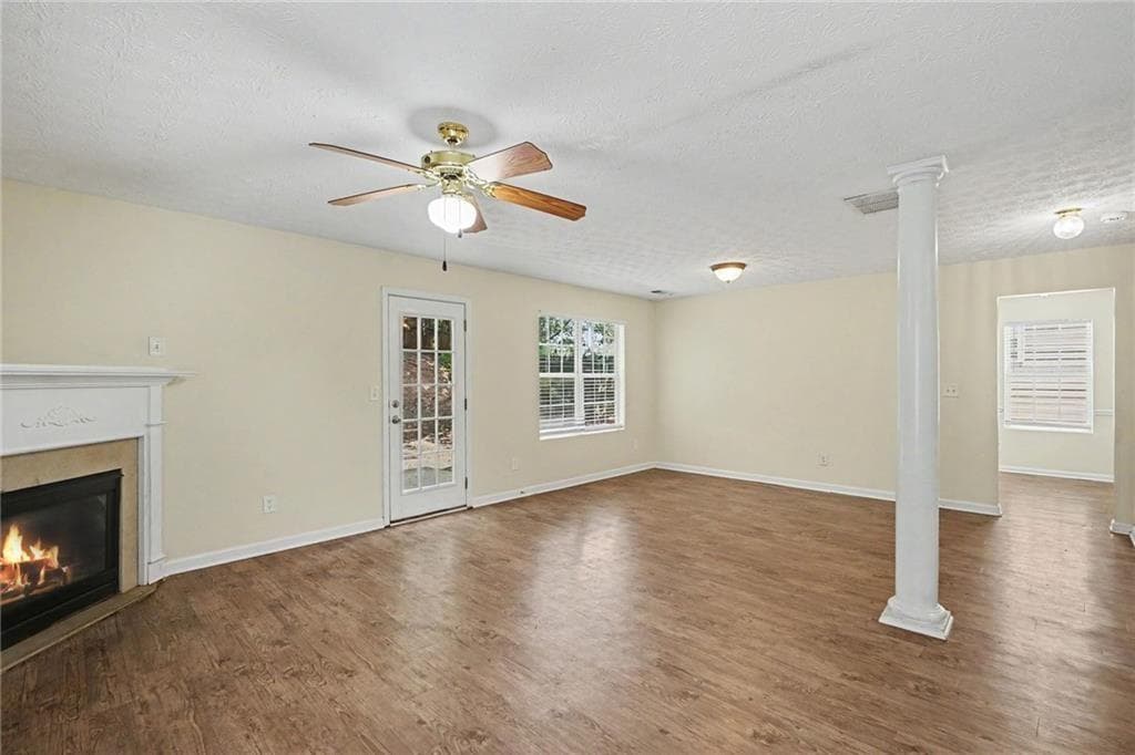3 bedroom, 3 bathroom, 1,494 sq ft single family residence under contract at 4065 Mission Way, Mcdonough, GA 30252 — photo 3