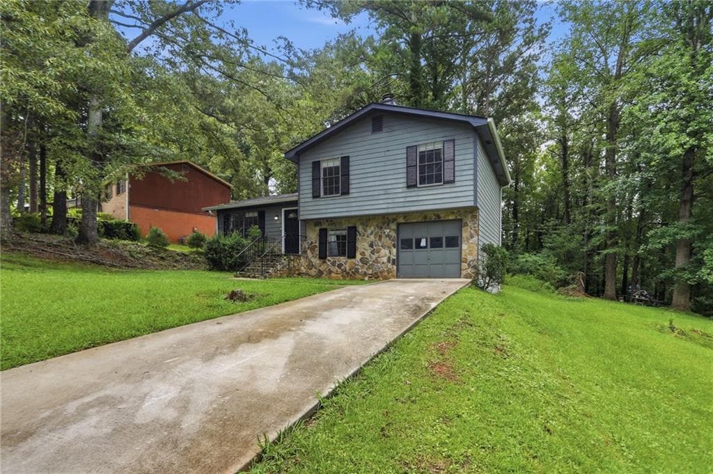 3 bedroom, 2 bathroom, 1,030 sq ft single family residence under contract at 5516 Liberty Road, Union City, GA 30291 — photo 2
