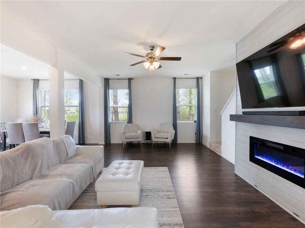 4 bedroom, 3 bathroom, 2,030 sq ft single family residence for sale at 141 Gaston Court, Hoschton, GA 30548 — photo 2