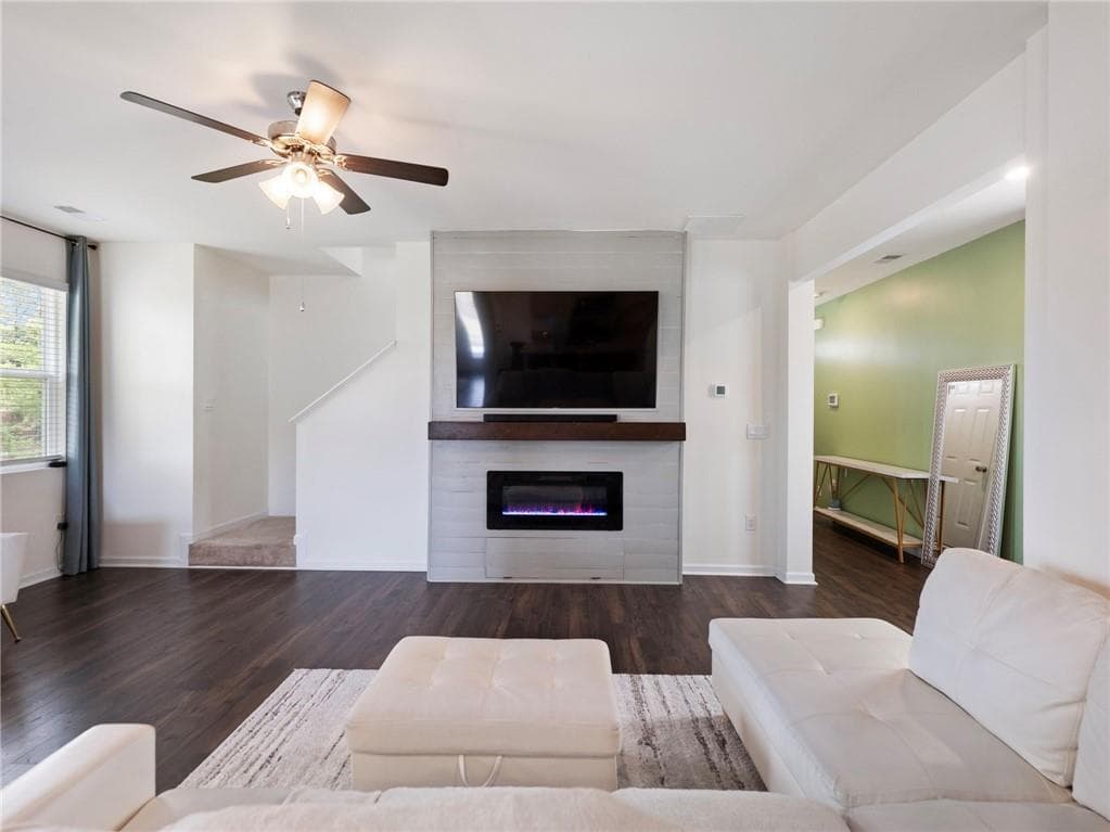 4 bedroom, 3 bathroom, 2,030 sq ft single family residence for sale at 141 Gaston Court, Hoschton, GA 30548 — photo 3