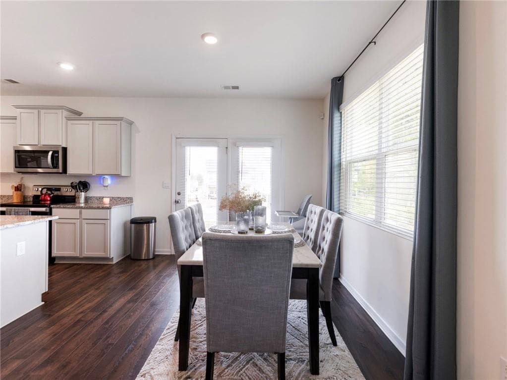 4 bedroom, 3 bathroom, 2,030 sq ft single family residence for sale at 141 Gaston Court, Hoschton, GA 30548 — photo 6