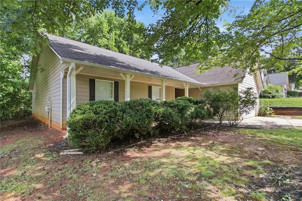 3 bedroom, 2 bathroom, 1,784 sq ft single family residence under contract at 2572 Herndon Road, Lawrenceville, GA 30043 — photo 2