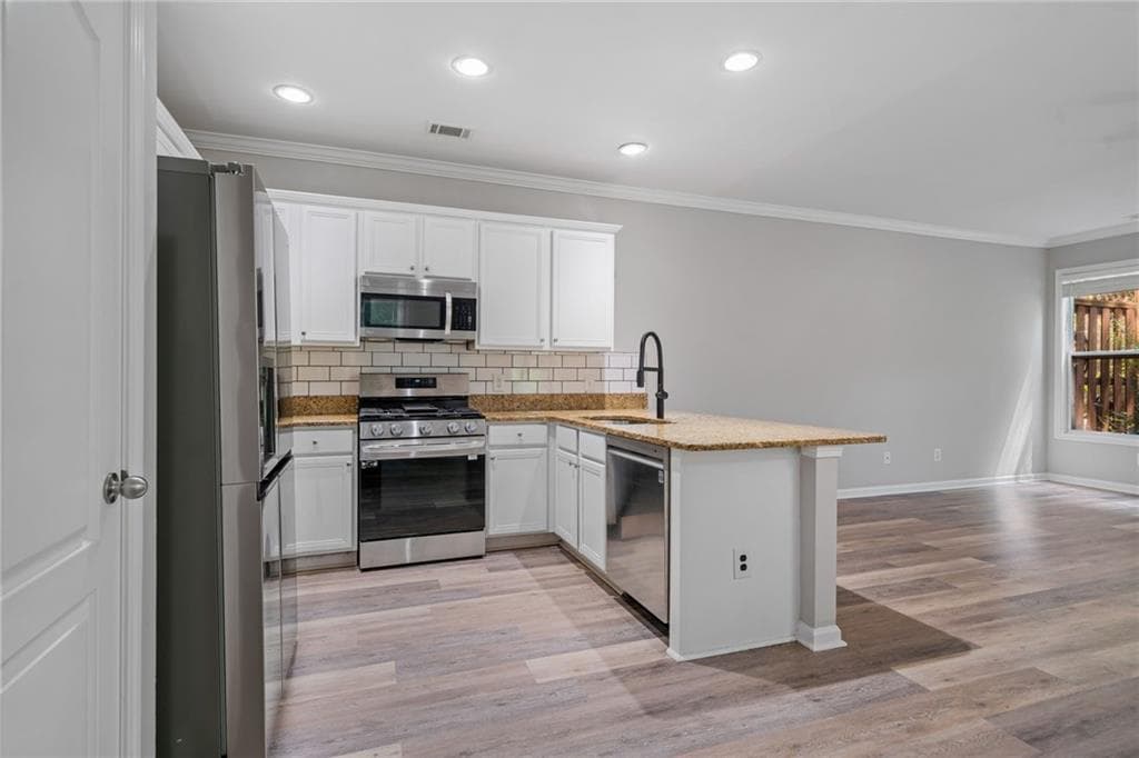 3 bedroom, 4 bathroom, 2,422 sq ft townhouse for rent at 950 Firethorne Pass, Cumming, GA 30040 for $2,400 a month — photo 3