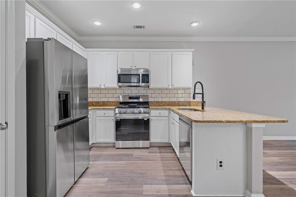 3 bedroom, 4 bathroom, 2,422 sq ft townhouse for rent at 950 Firethorne Pass, Cumming, GA 30040 for $2,400 a month — photo 4