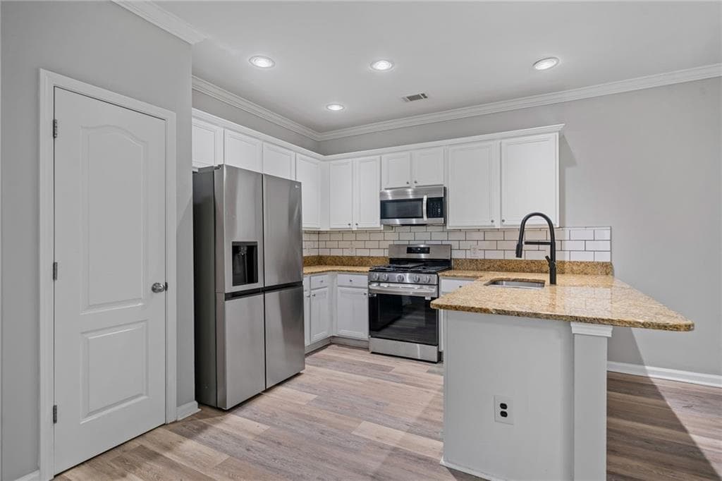 3 bedroom, 4 bathroom, 2,422 sq ft townhouse for rent at 950 Firethorne Pass, Cumming, GA 30040 for $2,400 a month — photo 2