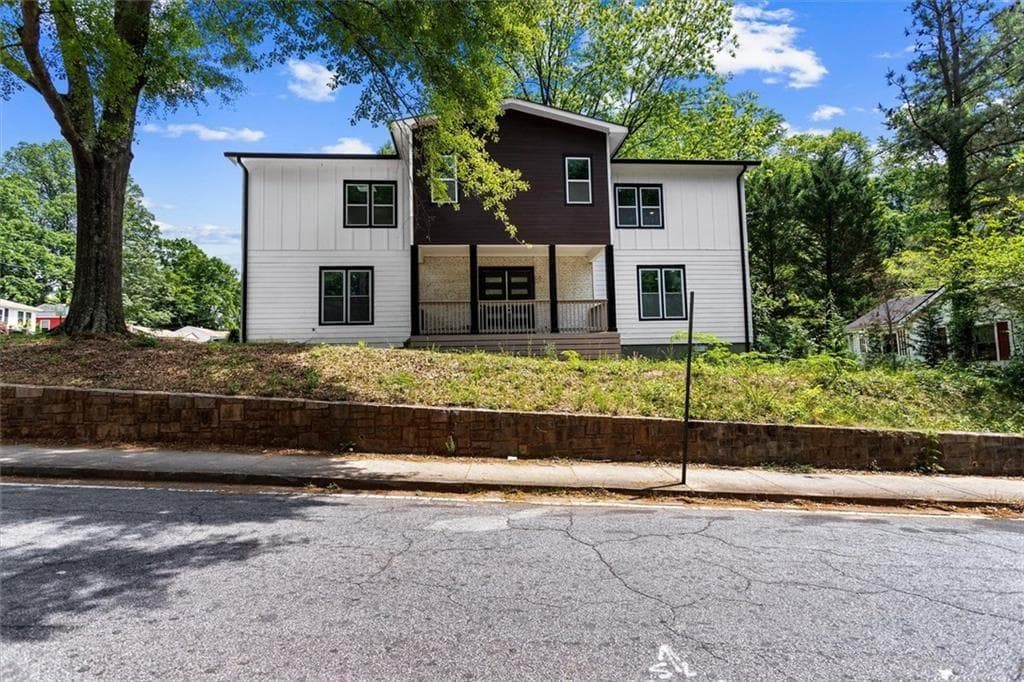 4 bedroom, 4 bathroom, 2,800 sq ft single family residence for sale at 1081 Napier Street, Atlanta, GA 30316