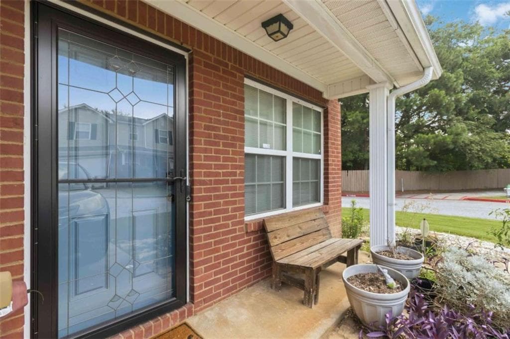 3 bedroom, 3 bathroom, 2,049 sq ft townhouse for sale at 342 Tara Commons Circle, Loganville, GA 30052 — photo 4