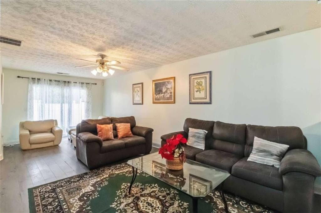 3 bedroom, 3 bathroom, 2,049 sq ft townhouse for sale at 342 Tara Commons Circle, Loganville, GA 30052 — photo 6