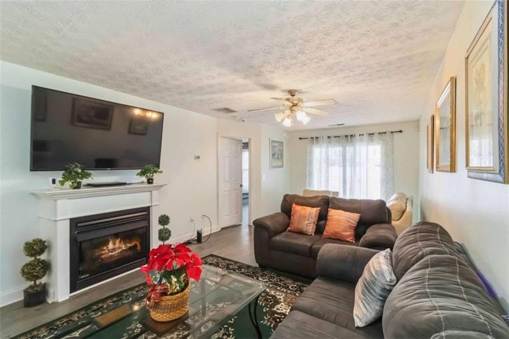 3 bedroom, 3 bathroom, 2,049 sq ft townhouse for sale at 342 Tara Commons Circle, Loganville, GA 30052 — photo 7