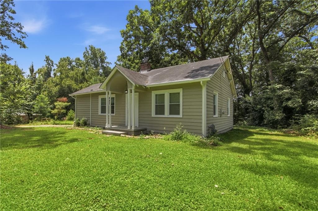 3 bedroom, 2 bathroom, 1,778 sq ft single family residence for sale at 887 Ellis Road, Stone Mountain, GA 30083 — photo 2
