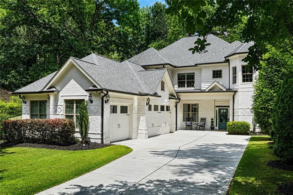 5 bedroom, 5 bathroom, 4,137 sq ft single family residence for sale at 2601 Stoland Drive, Brookhaven, GA 30319 — photo 2