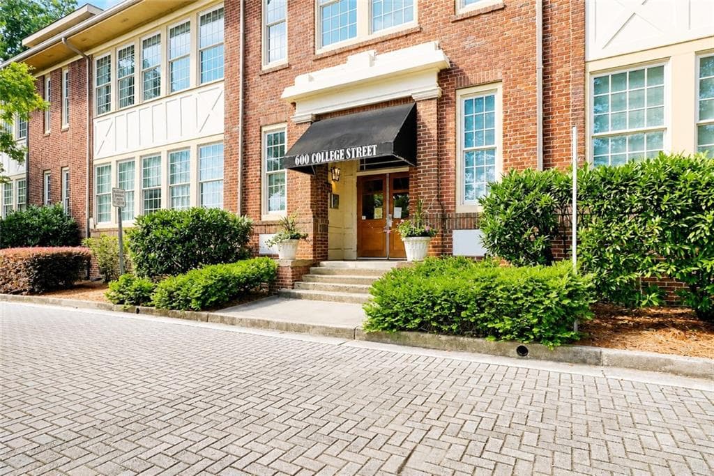 1 bedroom, 2 bathroom, 1,360 sq ft condominium for sale at 600 College Street 203, Hapeville, GA 30354 — photo 3