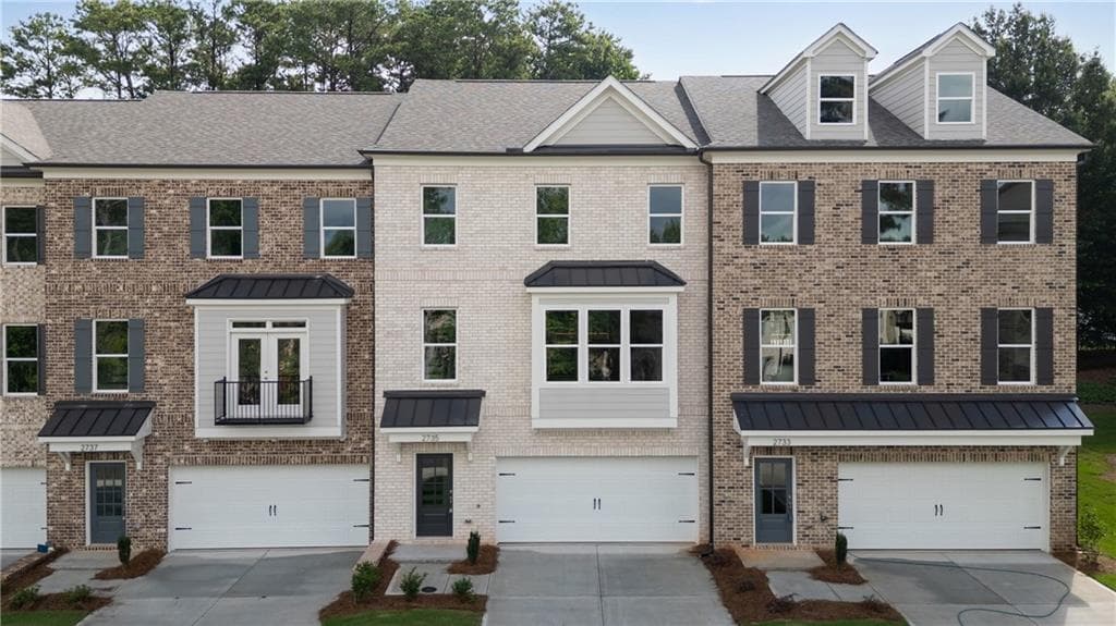 4 bedroom, 4 bathroom, 2,560 sq ft townhouse for sale at 2735 Hallwood Lane, Suwanee, GA 30024