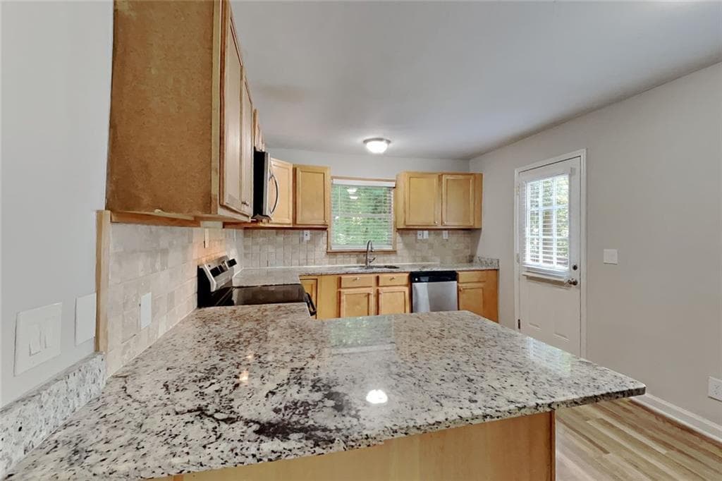3 bedroom, 2 bathroom, 1,484 sq ft single family residence under contract at 3346 Hickory Bluff Drive, Marietta, GA 30062 — photo 4