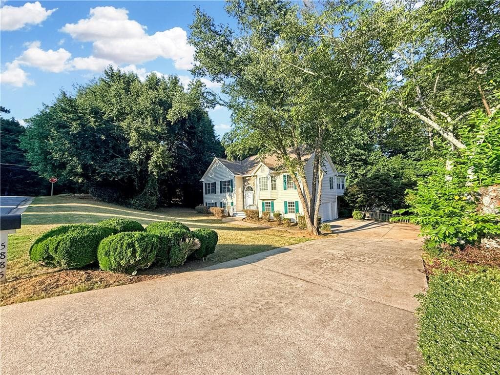 3 bedroom, 3 bathroom, 2,093 sq ft single family residence for rent at 5885 Sarah Orr Lane, Cumming, GA 30040 for $2,700 a month — photo 2