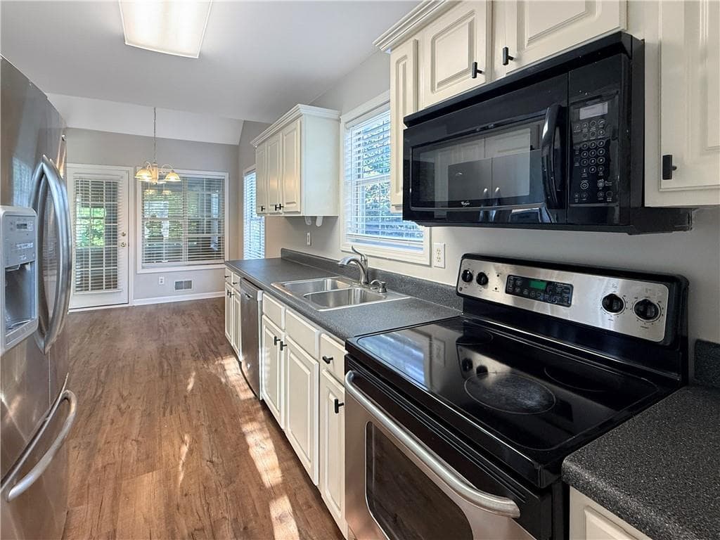 3 bedroom, 3 bathroom, 2,093 sq ft single family residence for rent at 5885 Sarah Orr Lane, Cumming, GA 30040 for $2,700 a month — photo 8