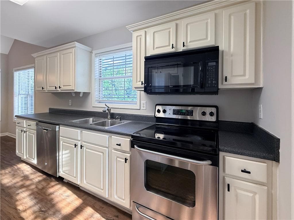 3 bedroom, 3 bathroom, 2,093 sq ft single family residence for rent at 5885 Sarah Orr Lane, Cumming, GA 30040 for $2,700 a month — photo 9