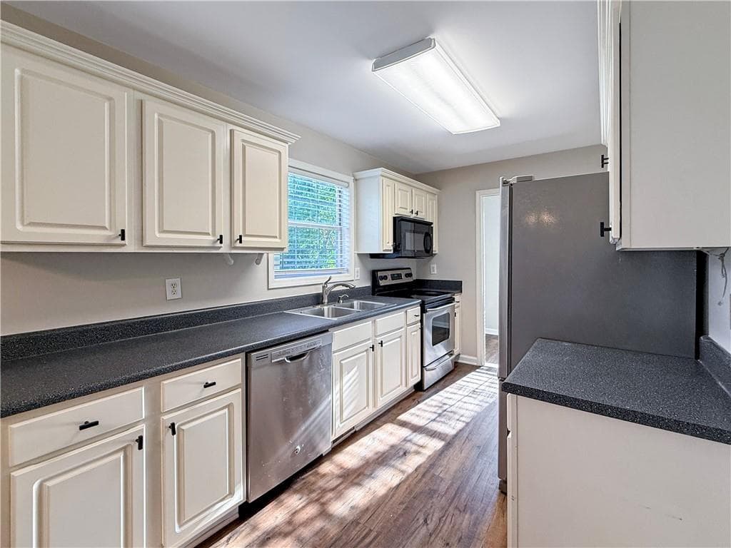 3 bedroom, 3 bathroom, 2,093 sq ft single family residence for rent at 5885 Sarah Orr Lane, Cumming, GA 30040 for $2,700 a month — photo 10