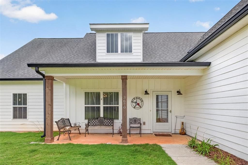 4 bedroom, 2 bathroom, 2,648 sq ft single family residence for sale at 3670 Davis Academy Road, Rutledge, GA 30663 — photo 3