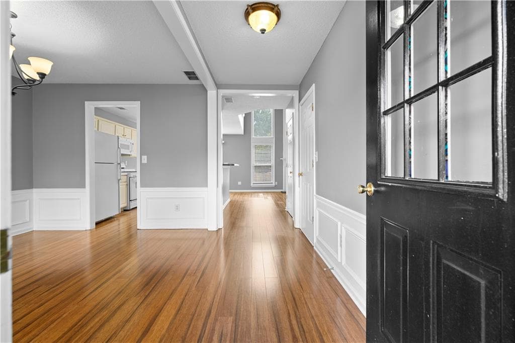 3 bedroom, 3 bathroom, 1,870 sq ft single family residence for sale at 320 Treyford Court, Johns Creek, GA 30005 — photo 6