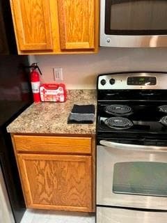 2 bedroom, 3 bathroom, 1,672 sq ft townhouse for rent at 2307 Elmbridge Road, Buford, GA 30519 for $2,350 a month — photo 7
