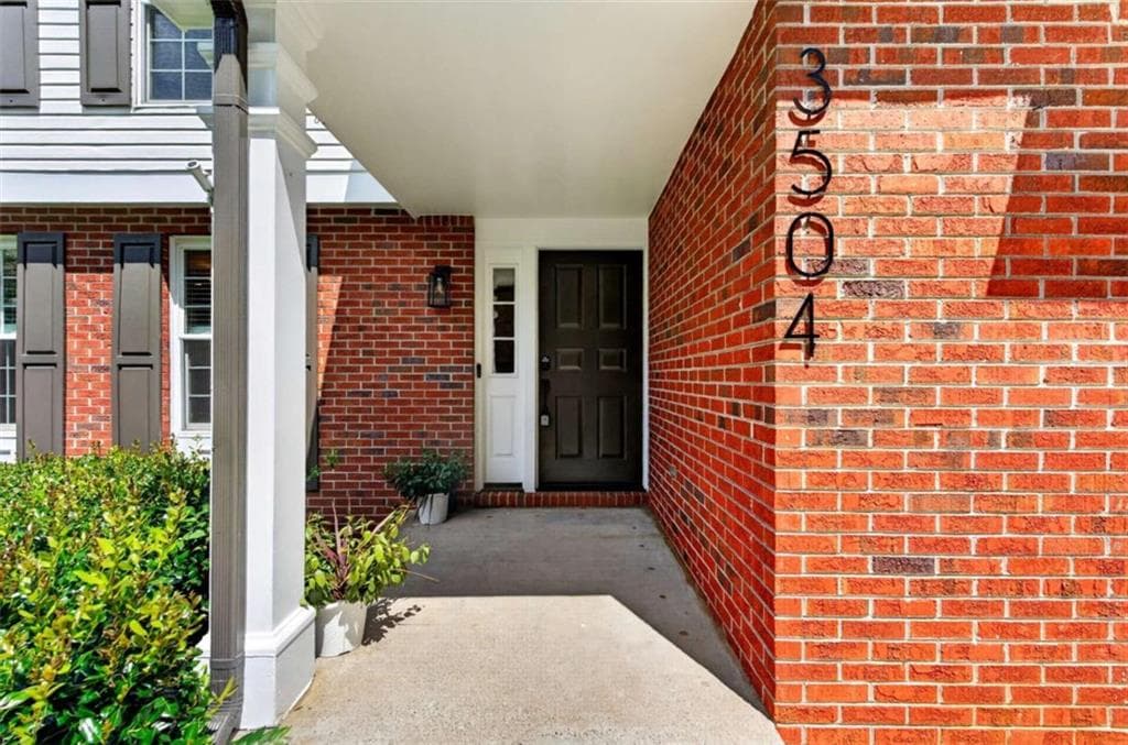 4 bedroom, 3 bathroom, 2,192 sq ft single family residence under contract at 3504 Castlehill Court, Tucker, GA 30084 — photo 4