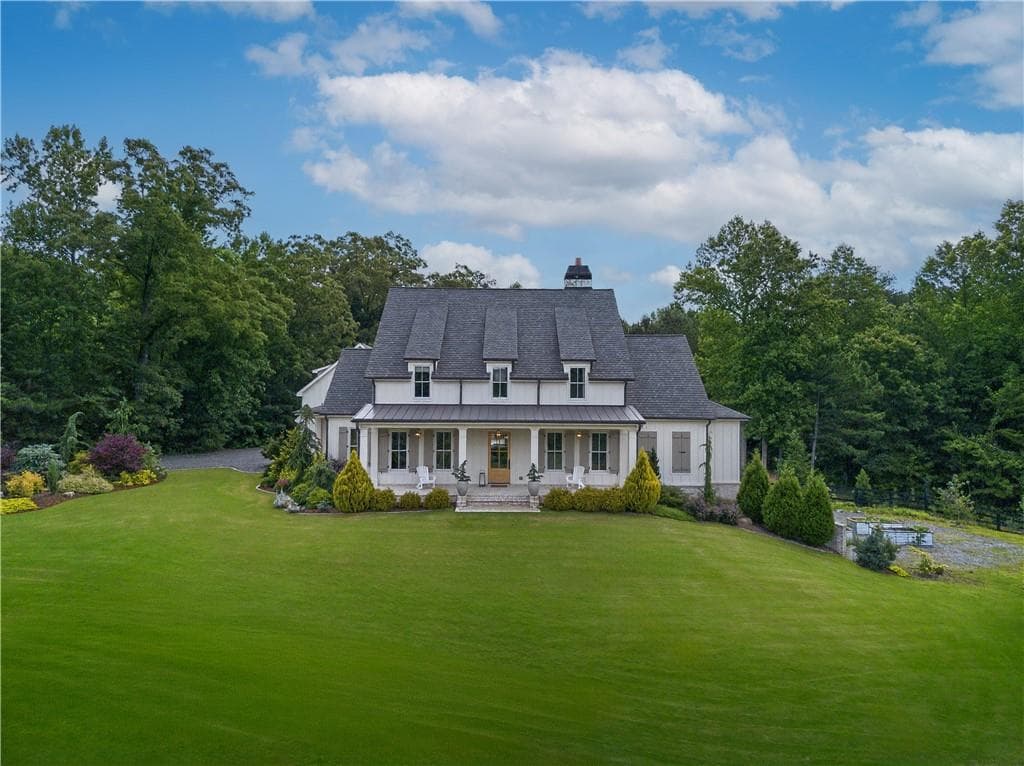 5 bedroom, 7 bathroom, 4,741 sq ft single family residence for sale at 1380 Newt Green Road, Cumming, GA 30028 — photo 5