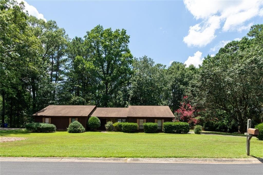 3 bedroom, 2 bathroom, 1,718 sq ft single family residence sold at 423 Dartmoor Drive, Marietta, GA 30064