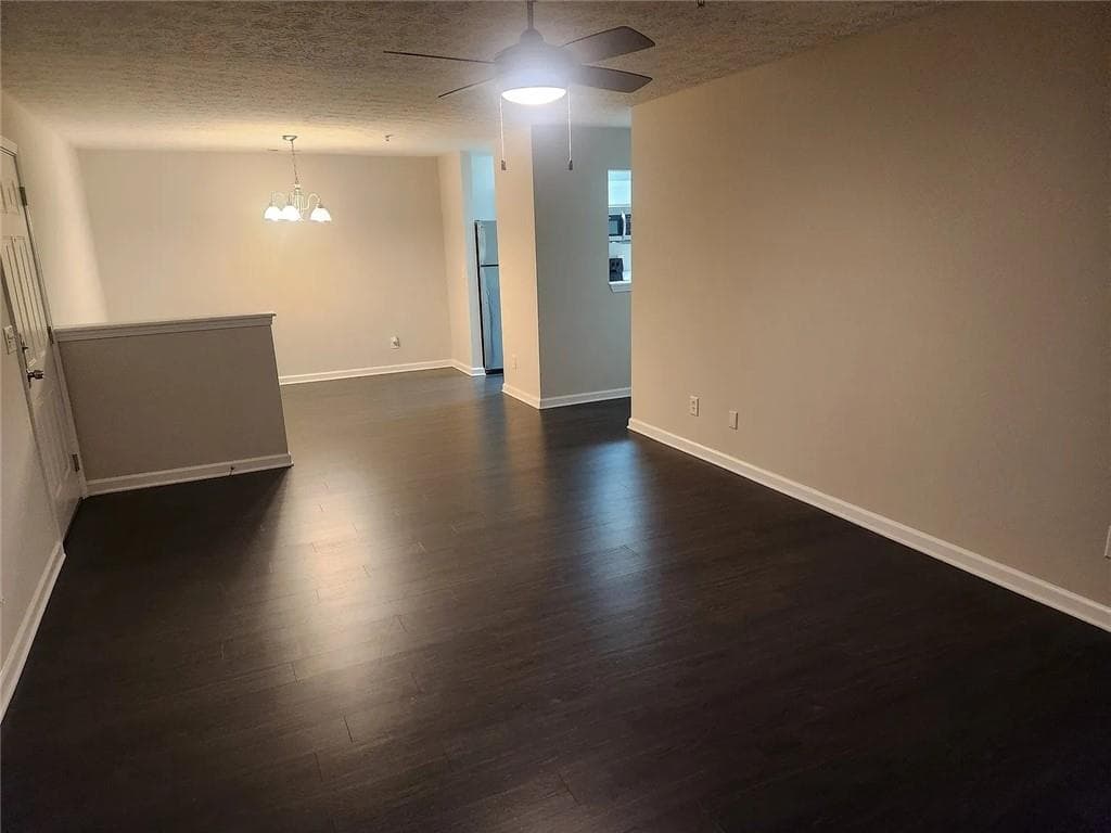 3 bedroom, 2 bathroom, 1,292 sq ft condominium for sale at 6202 Fairington Ridge Circle, Lithonia, GA 30038 — photo 3