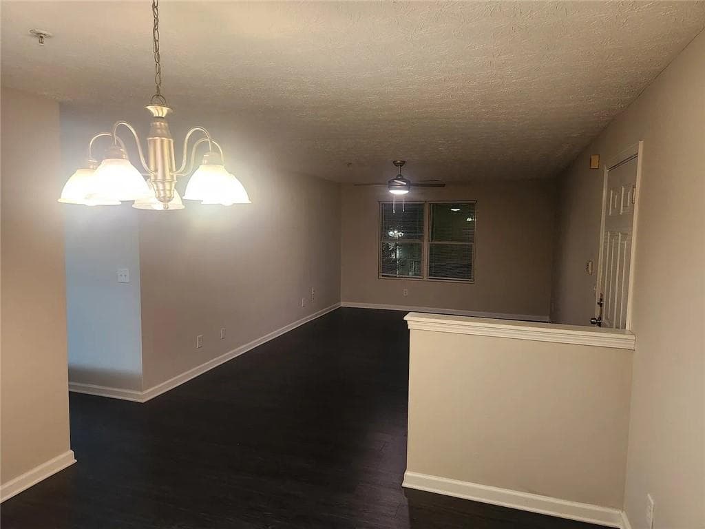 3 bedroom, 2 bathroom, 1,292 sq ft condominium for sale at 6202 Fairington Ridge Circle, Lithonia, GA 30038 — photo 4