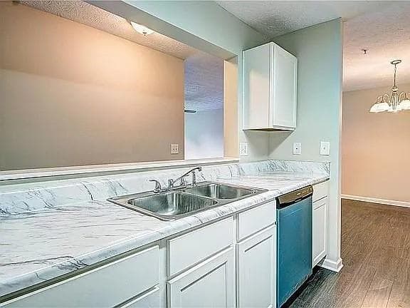 3 bedroom, 2 bathroom, 1,292 sq ft condominium for sale at 6202 Fairington Ridge Circle, Lithonia, GA 30038 — photo 6