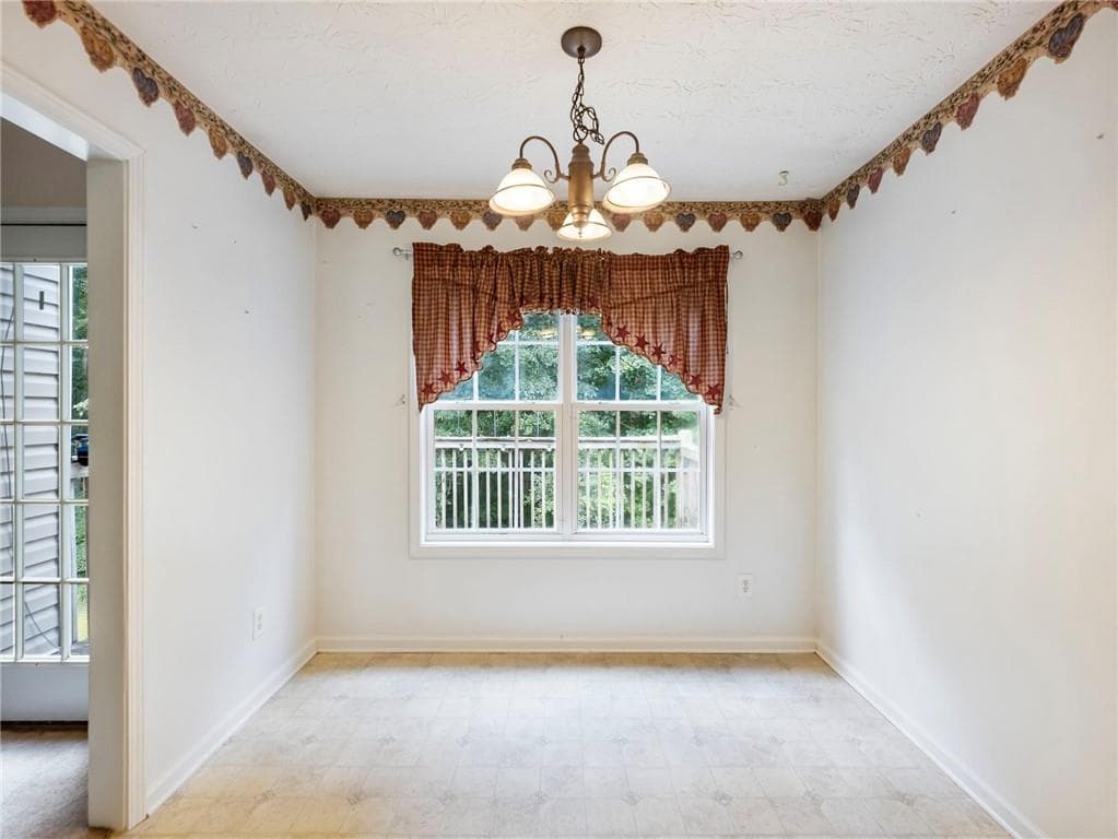 3 bedroom, 3 bathroom, 2,274 sq ft single family residence under contract at 212 Cobblestone Lane, Mcdonough, GA 30252 — photo 7