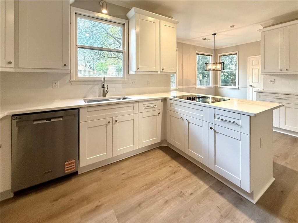 4 bedroom, 4 bathroom, 2,545 sq ft single family residence for rent at 11175 Linbrook Lane, Johns Creek, GA 30097 for $3,200 a month — photo 6
