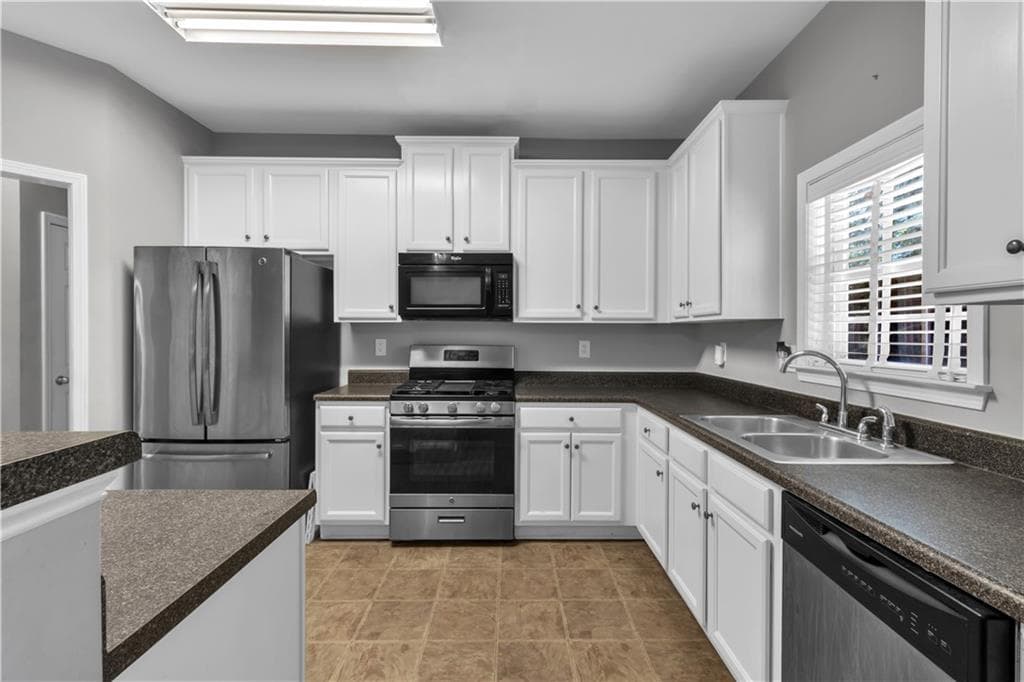 3 bedroom, 3 bathroom, 1,908 sq ft single family residence under contract at 5013 Centennial Commons Drive, Acworth, GA 30102 — photo 9