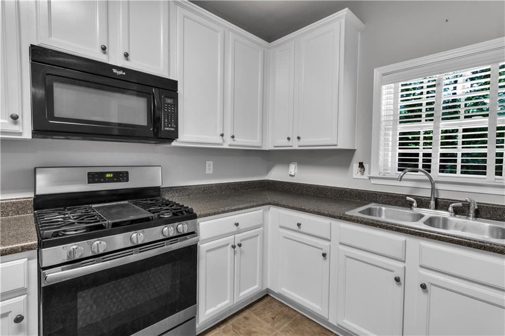 3 bedroom, 3 bathroom, 1,908 sq ft single family residence under contract at 5013 Centennial Commons Drive, Acworth, GA 30102 — photo 10