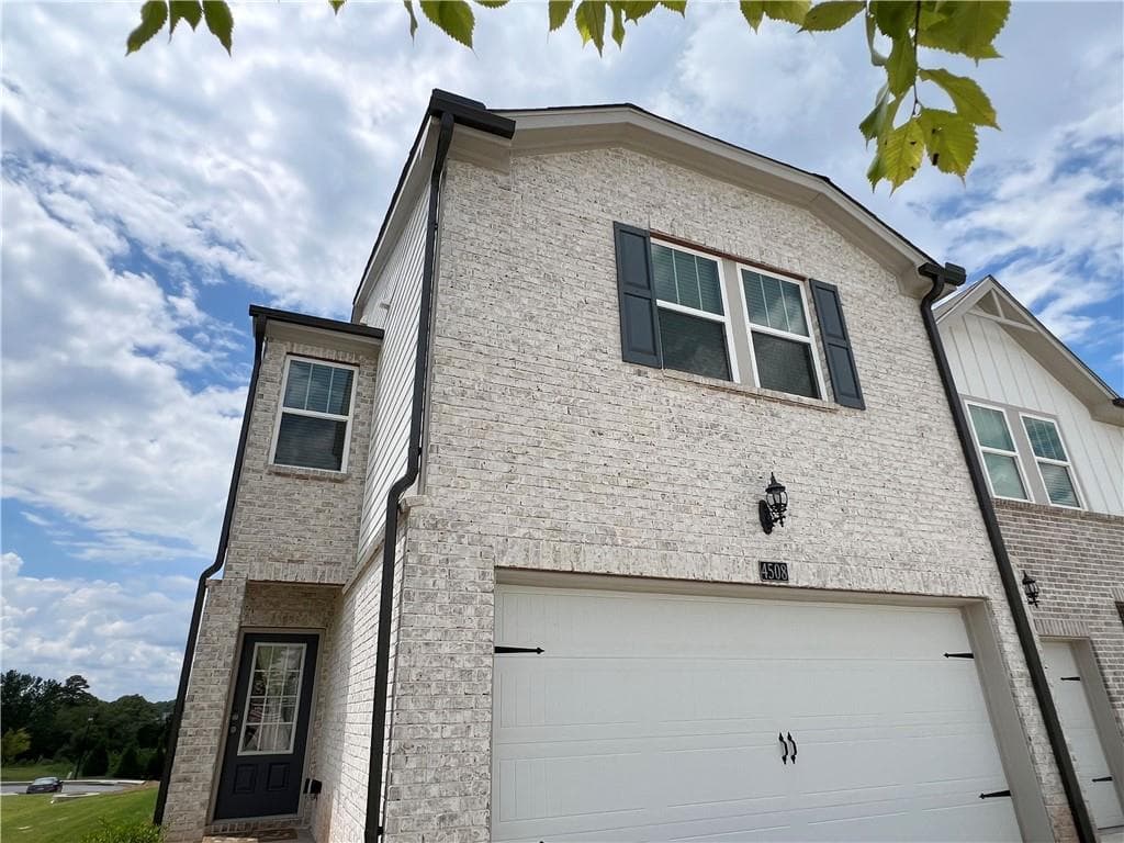 3 bedroom, 3 bathroom, 1,888 sq ft townhouse for sale at 4508 Red Lion Place, Lawrenceville, GA 30044 — photo 2