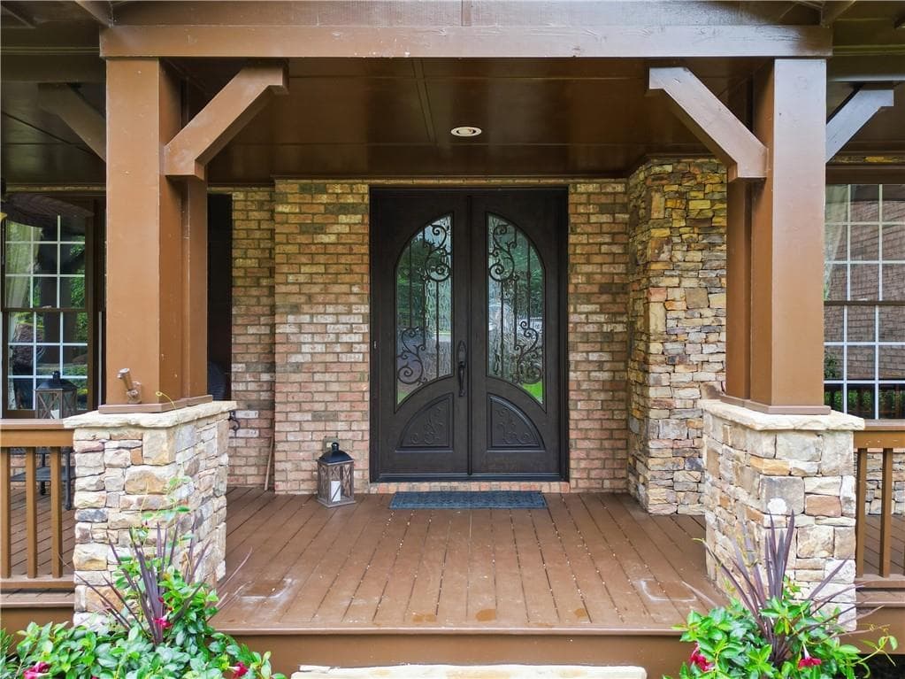 5 bedroom, 5 bathroom, 4,683 sq ft single family residence for sale at 135 Laurel Ridge Drive, Alpharetta, GA 30004 — photo 3