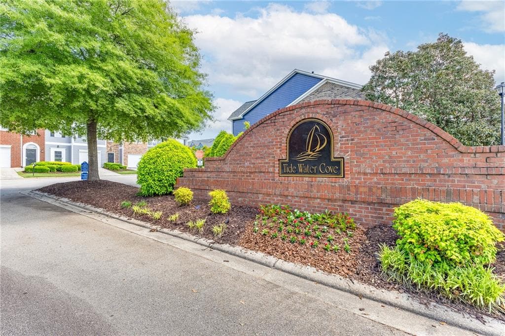3 bedroom, 3 bathroom, 1,506 sq ft townhouse for rent at 6604 Splashwater Drive, Flowery Branch, GA 30542 for $1,895 a month — photo 4