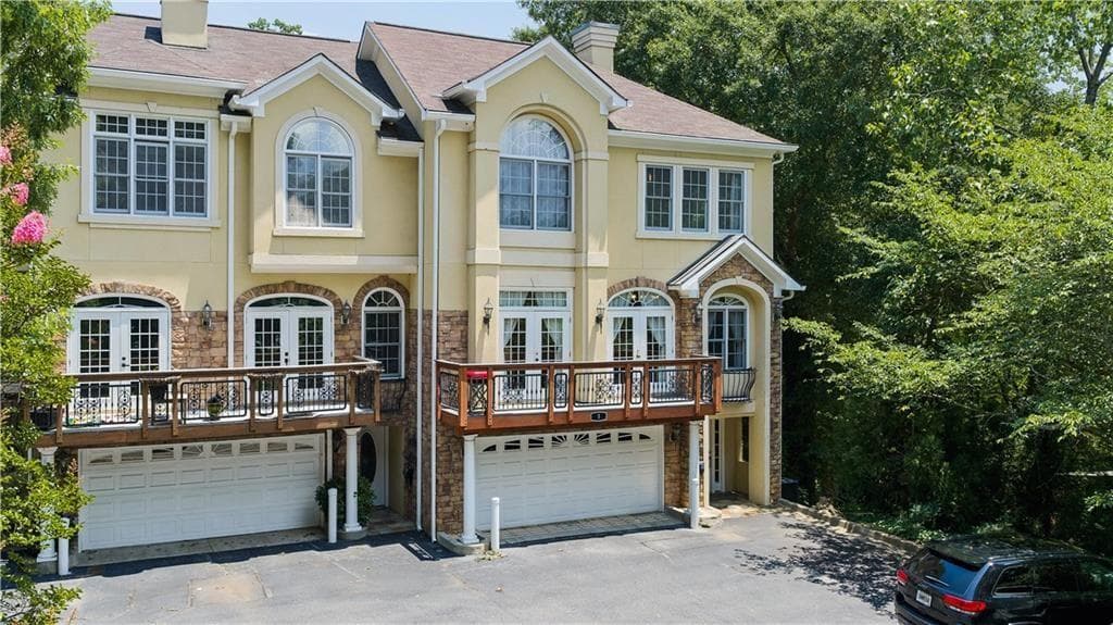 2 bedroom, 3 bathroom, 1,520 sq ft townhouse for sale at 331 Carpenter Drive 5, Sandy Springs, GA 30328 — photo 3