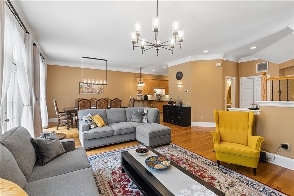 2 bedroom, 3 bathroom, 1,520 sq ft townhouse for sale at 331 Carpenter Drive 5, Sandy Springs, GA 30328 — photo 5