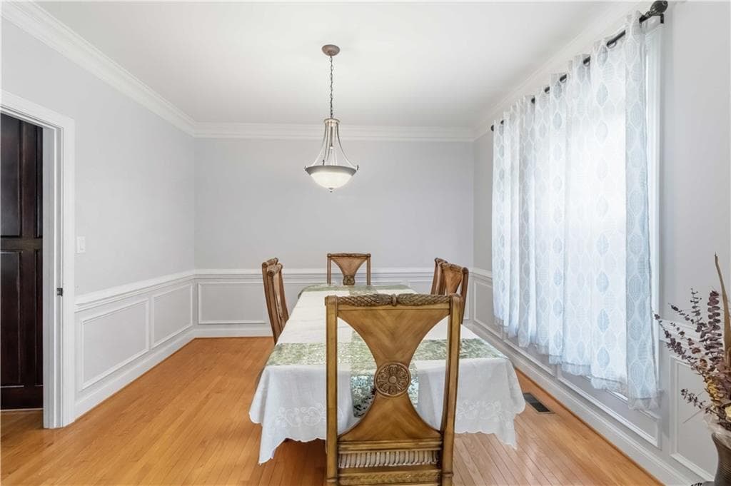 5 bedroom, 4 bathroom, 3,448 sq ft single family residence for sale at 3031 Cadbury Trail, Snellville, GA 30039 — photo 7