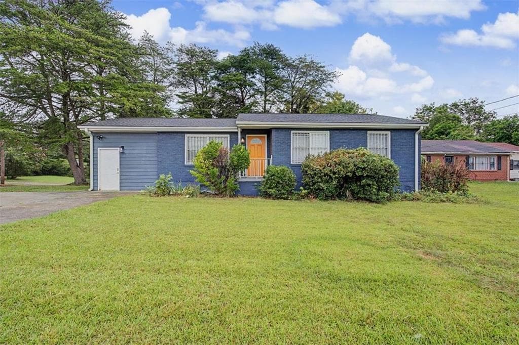 3 bedroom, 1 bathroom, 1,192 sq ft single family residence for sale at 1400 Columbia Drive, Decatur, GA 30032 — photo 1 of 33