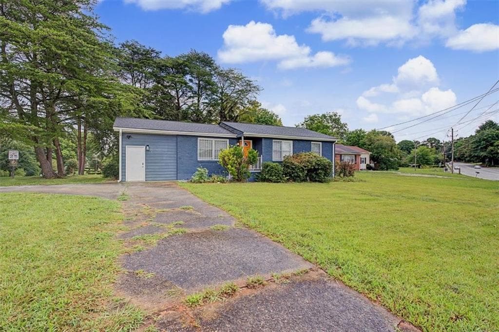 3 bedroom, 1 bathroom, 1,192 sq ft single family residence for sale at 1400 Columbia Drive, Decatur, GA 30032 — photo 4