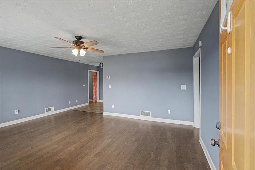 3 bedroom, 1 bathroom, 1,192 sq ft single family residence for sale at 1400 Columbia Drive, Decatur, GA 30032 — photo 5