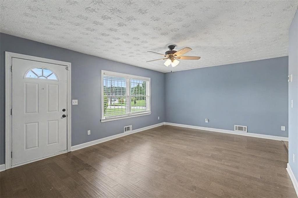 3 bedroom, 1 bathroom, 1,192 sq ft single family residence for sale at 1400 Columbia Drive, Decatur, GA 30032 — photo 7