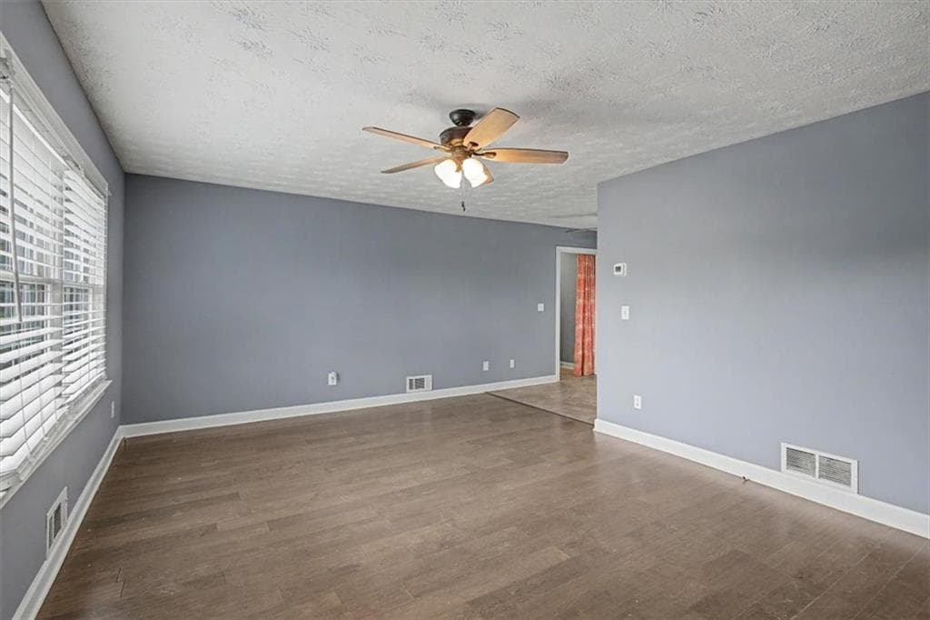 3 bedroom, 1 bathroom, 1,192 sq ft single family residence for sale at 1400 Columbia Drive, Decatur, GA 30032 — photo 8