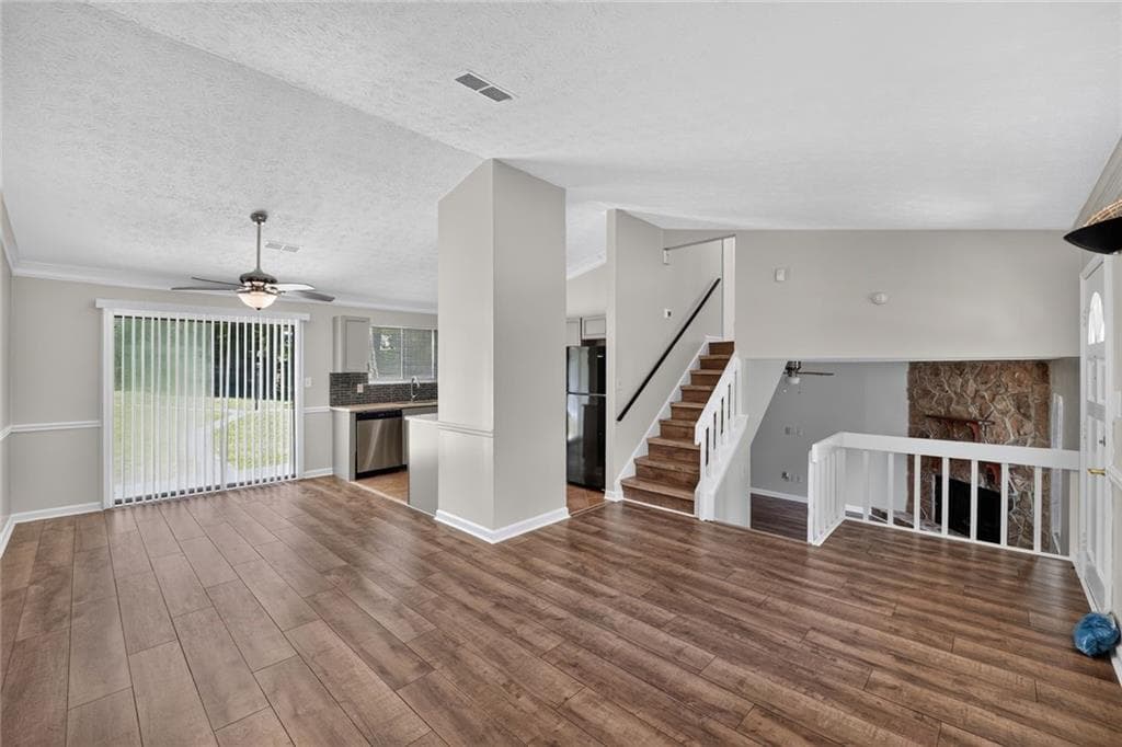 3 bedroom, 2 bathroom, 1,344 sq ft single family residence under contract at 4013 Mckinley Drive, Snellville, GA 30039 — photo 3