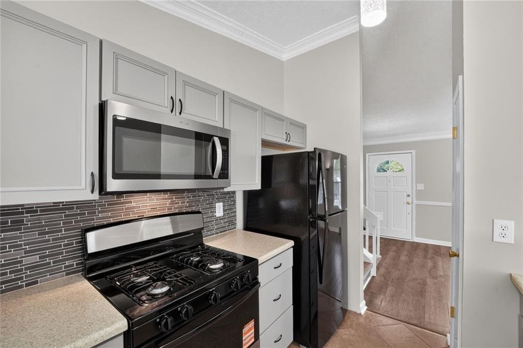 3 bedroom, 2 bathroom, 1,344 sq ft single family residence under contract at 4013 Mckinley Drive, Snellville, GA 30039 — photo 4