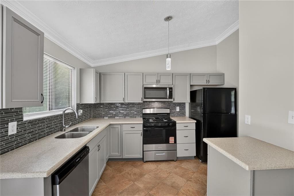 3 bedroom, 2 bathroom, 1,344 sq ft single family residence under contract at 4013 Mckinley Drive, Snellville, GA 30039 — photo 7
