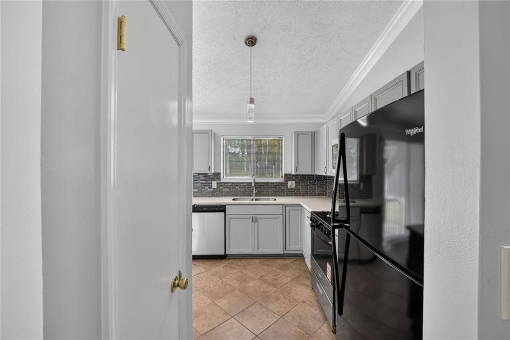 3 bedroom, 2 bathroom, 1,344 sq ft single family residence under contract at 4013 Mckinley Drive, Snellville, GA 30039 — photo 9